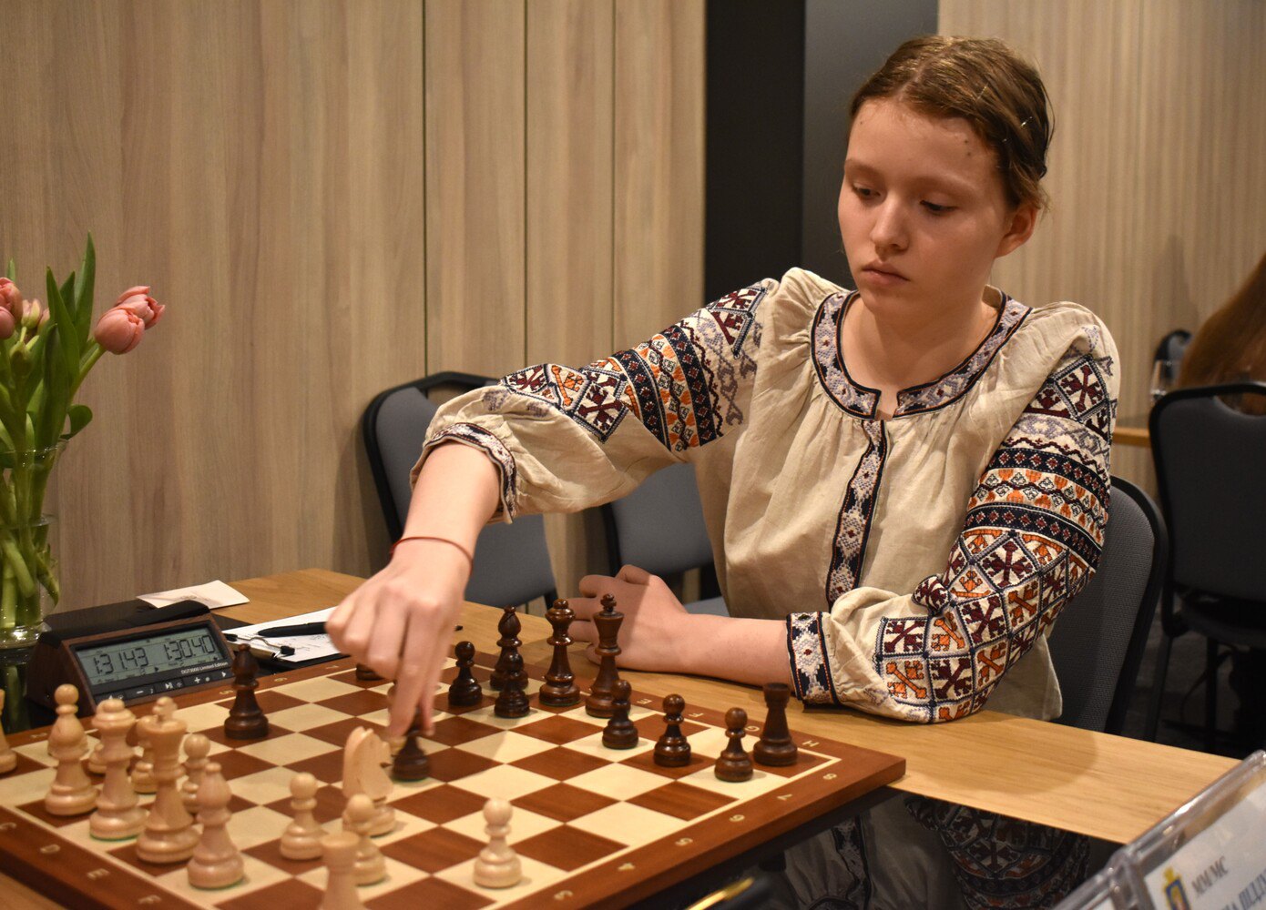 Божена Піддубна під час шахової партії