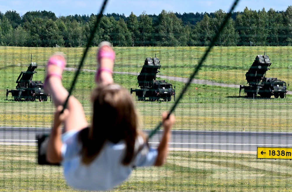 Німецькі ЗРК <i>Patriot</i> на чергуванні в аеропорту Вільнюса напередодні саміту НАТО, 8 липня 2023 р.