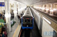 В киевском метро едва не погиб 14-летний "зацепер" (обновлено)