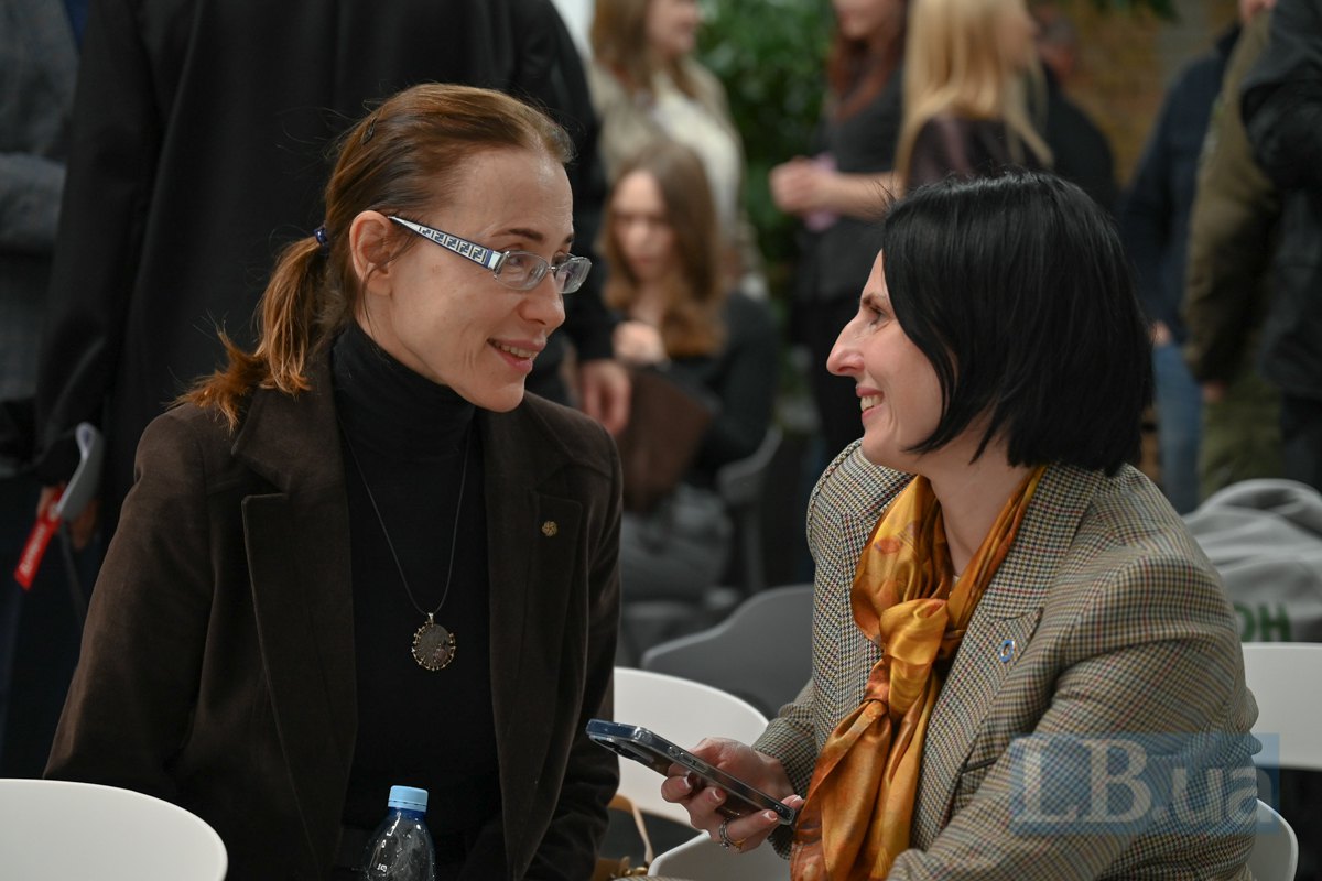 Аліна Ткаченко, «Новартіс Фарма Сервісез» (зліва) й Олександра Машкевич, медична директорка ММ «Добробут» (справа)