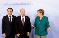 Меркель и Макрон обратились к Путину с требованием освободить моряков