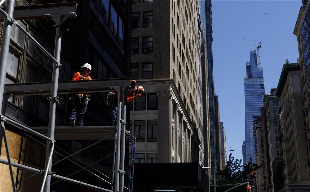 Робітники на будівельному майданчику в Нью-Йорку, 8 червня 2020 р.