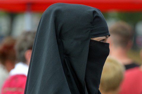 В Австрии вступил в силу запрет на никаб и паранджу в общественных местах