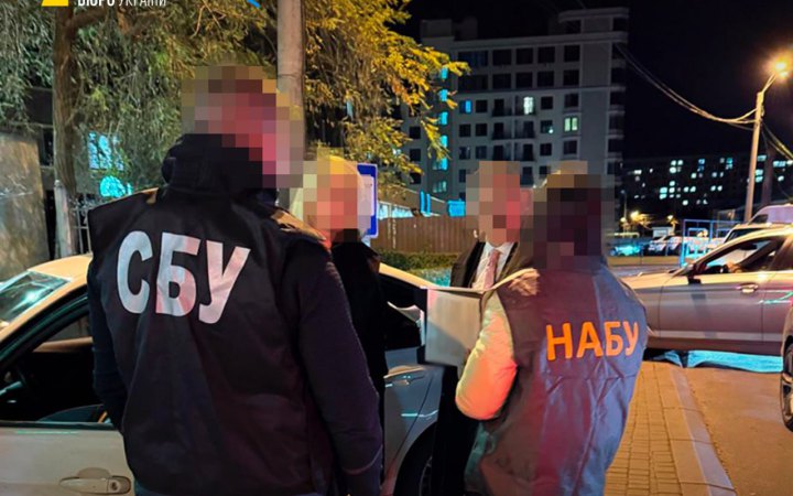 В Одесі суддю та адвоката підозрюють підбурюванні та отриманні $10 тис хабаря 