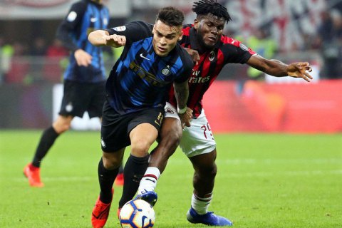 Игроки "Милана" едва не подрались между собой во время матча с "Интером"