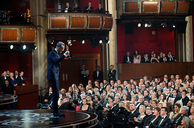 Дэниэл Дэй-Льюис получает свой третий "Оскар". Он единственный актер за всю историю, кто получил три награды в номинации "главная мужская роль"