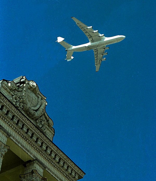 &quot;Мрія&quot; (Ан-225) над Майданом Независимости, 2001