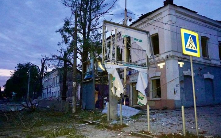 Уночі ворог обстріляв Дніпропетровщину: пошкоджені будинки, навчальні заклади, амбулаторія