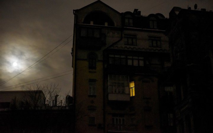 На вихідних у Києві плануються відключення світла за графіком