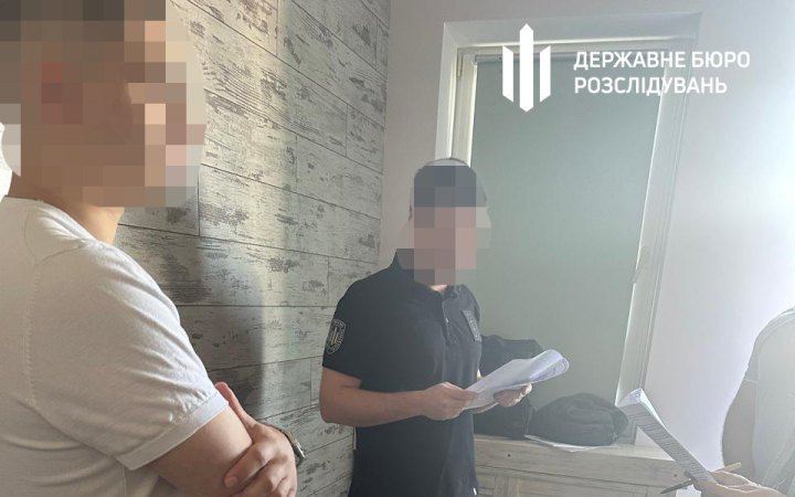 Викрили керівника юрфірми, підозрюваного в допомозі чоловікам виїжджати за кордон