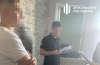 Керівника юрфірми підозрюють у допомозі військовозобов'язаним чоловікам виїжджати за кордон