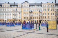 В центрі Києва відкрили виставку "Полк Азов – янголи Маріуполя"
