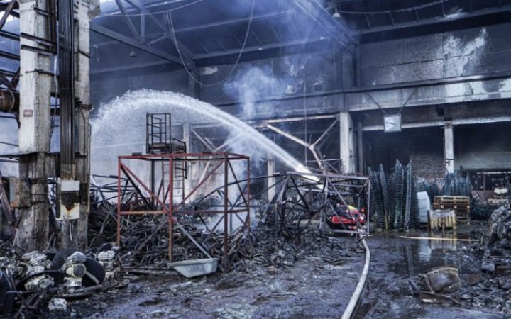У Тернополі загасили пожежу на складах після влучання російської ракети