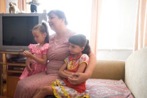 Янукович поручил Минсоцполитики заниматься вопросами усыновления и защиты прав детей