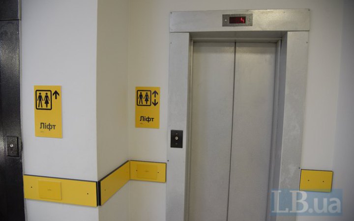 Киян закликають перестати користуватися ліфтами за 30-40 хвилин до початку відключення світла