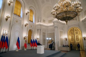 Кремль заявив, що Порошенко тимчасово припиняє АТО через обстріл Росії