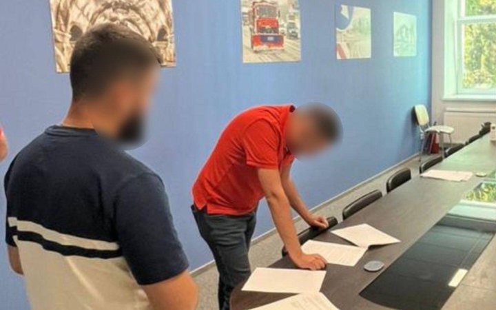 Нажива на шкільних укриттях та закупівлях: у Києві 22 посадовців підозрюють у розтраті 230 млн грн