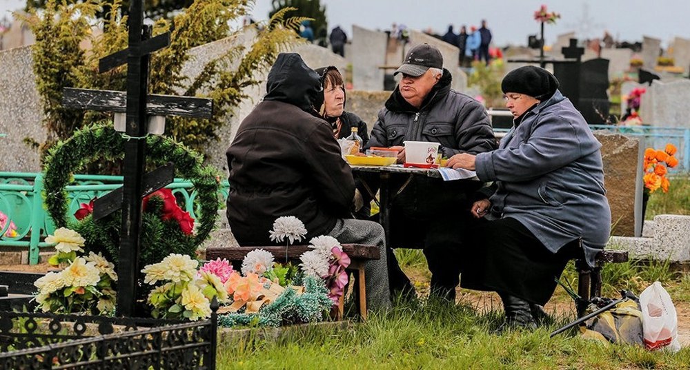 Застілля на могилах - не український звичай