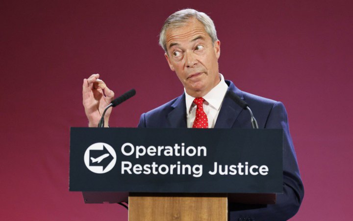 У Британії “Reform UK” представила план з депортації 600 тисяч мігрантів 