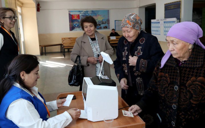 У Киргизстані тривають позачергові вибори до парламенту