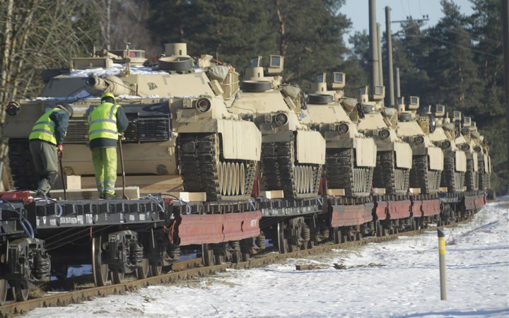Адміністрація Байдена вирішила передати Україні 31 танк Abrams, - Bloomberg