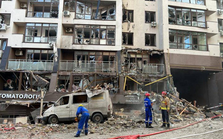 ​У Києві ракета влучила в житловий будинок, є постраждалі (доповнено)