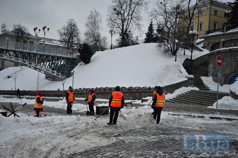 Кличко доручив відповідальним за прибирання снігу службам закінчити роботи в понеділок