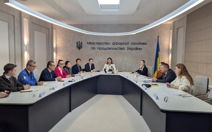 В Україні хочуть впровадити японські технології ремонту доріг із переробленого сміття