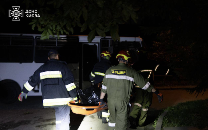 Росіяни масовано атакували Київ дронами та ракетами (оновлено)