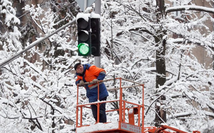 Завтра в Україні вдень до 14° морозу, хмарно з проясненнями