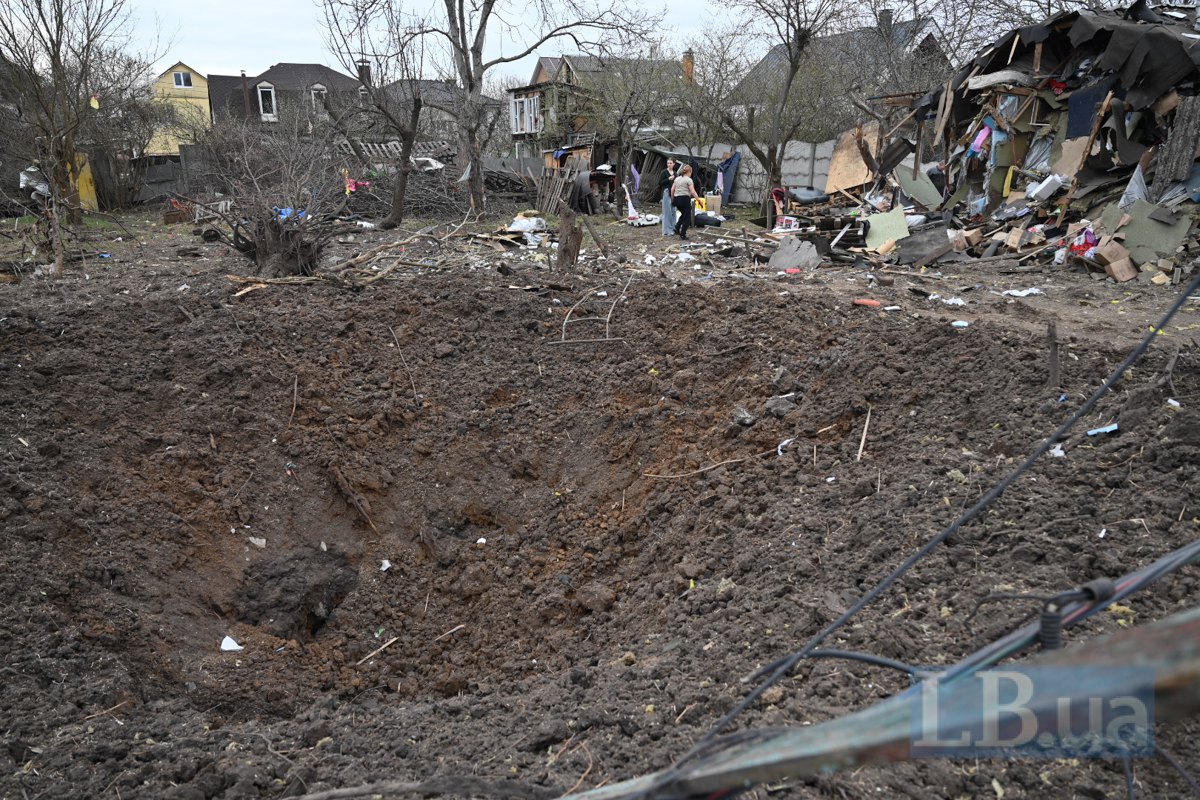 Влучання у приваному секторі у Подільському районі Києва, 16 квітня 2026