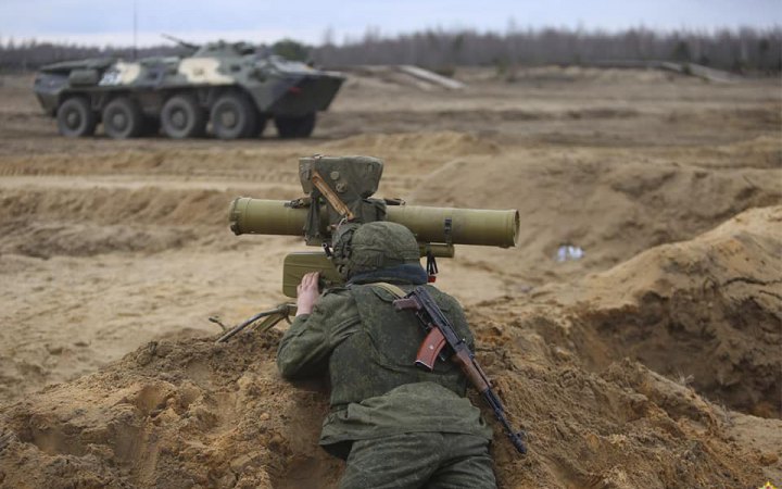 Влада Білорусі підтвердила постачання зброї Росії