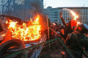 Янукович може скасувати закони від 16 січня, - Яценюк