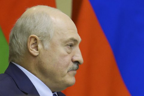 Лукашенко поїде на парад до Москви, - посол