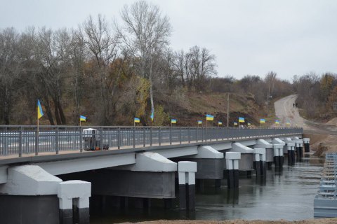 В Рубежном восстановили мост через Северский Донец (обновлено)