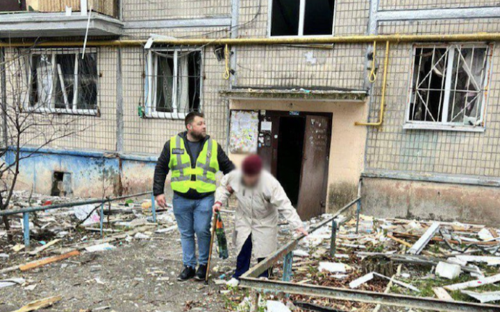 У Святошинському районі Києва пошкоджено будинок. Кількість поранених зросла до п'яти (оновлено)