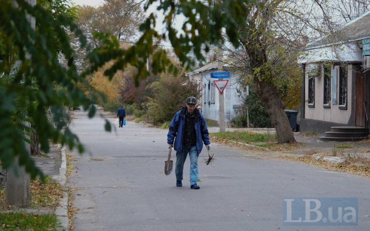 У Херсоні ворожий дрон скинув вибухівку на цивільного