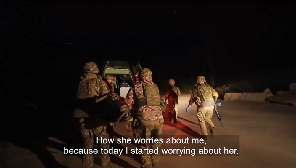 Кадр з фільму «2000 метрів до Андріївки».