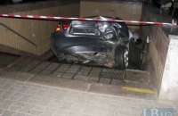 У Києві вночі автомобіль в'їхав у підземний перехід