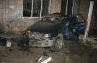 В Луганской области машина на полной скорости врезалась в стену: погибли три человека