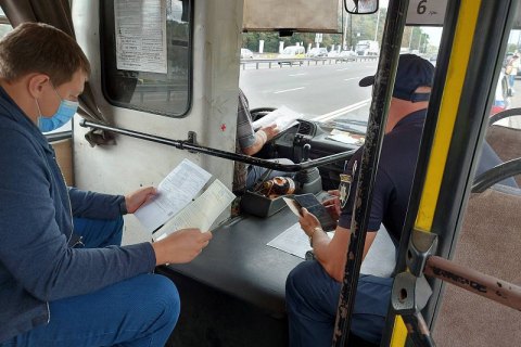 В Киеве владелец автобусов придумал новый маршрут и начал возить пассажиров