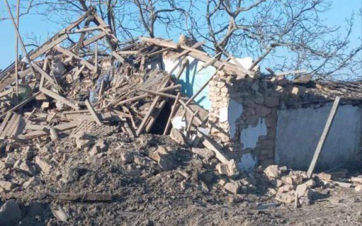 Окупанти скинули дві авіабомби на село Херсонщини, постраждали люди
