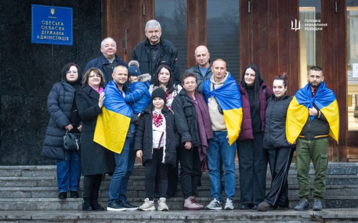 В Одесі рідні зустріли врятованих з єменського полону моряків