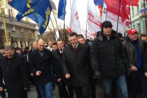 Оппозиция собирается на марш протеста в Черновцах