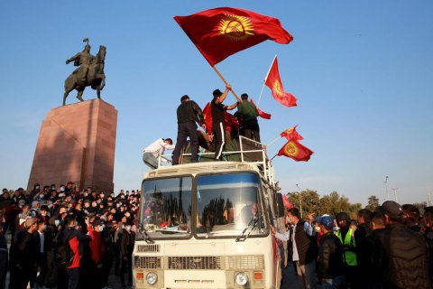 ​П'ять опозиційних киргизьких партій створили Народну координаційну раду і закликають до люстрації усіх політиків