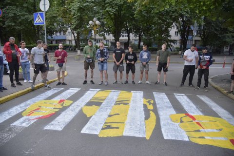 Возле ГПУ нарисовали Мангера за "решеткой"