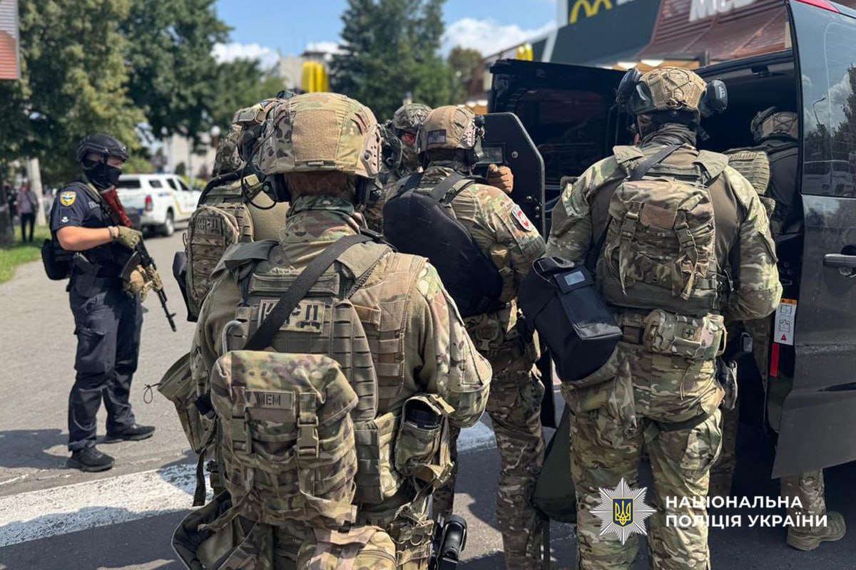 Правоохоронці на місці події у Черкасах