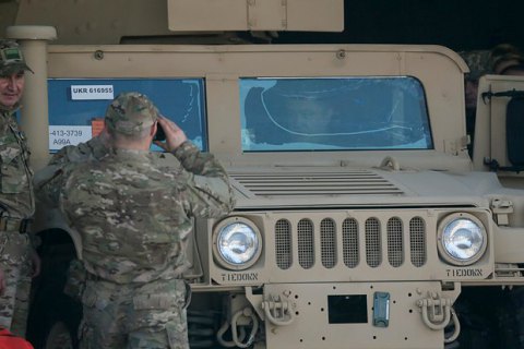 До Одеси прибула партія Hummer для Збройних сил України   
