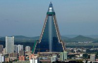В Пхеньяне наконец достроили "худшее здание в истории архитектуры"