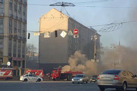 На Крещатике произошел пожар в коллекторе с электрическими кабелями